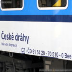 Bee 240, 61 54 20-70 510-0, DKV Plzeň, Praha hl.n., 13.11.2015, označení