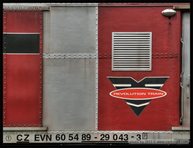 60 54 89-29 043-9, Areál ŽOS Praha-Bubny, Revolution Train, 09.05.2013, logo